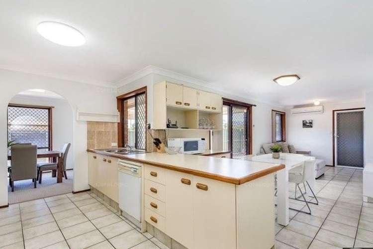 Fifth view of Homely house listing, 2 Essendon Close, Arundel QLD 4214