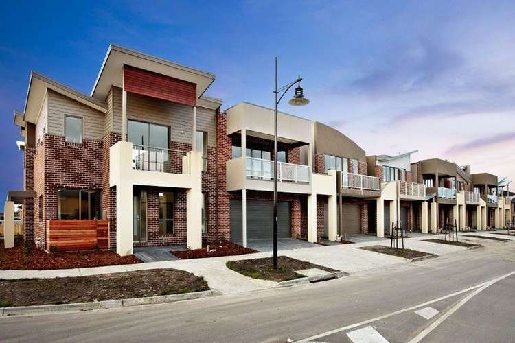 Main view of Homely townhouse listing, 5 Duke Street, Epping VIC 3076