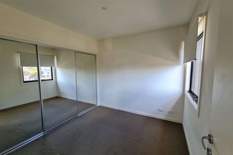 Fifth view of Homely apartment listing, 16/2 Greenfield Drive, Clayton VIC 3168