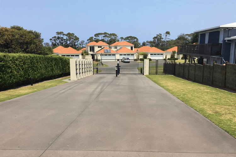 122 Golf Links Rd, Lakes Entrance VIC 3909