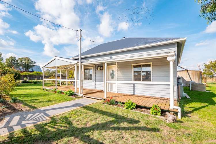 25 Eastern Avenue - Kentucky NSW 2354, Uralla NSW 2358