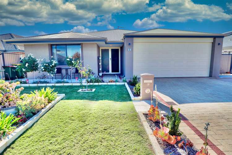 Main view of Homely house listing, 19 Cotswold Parade, Aubin Grove WA 6164