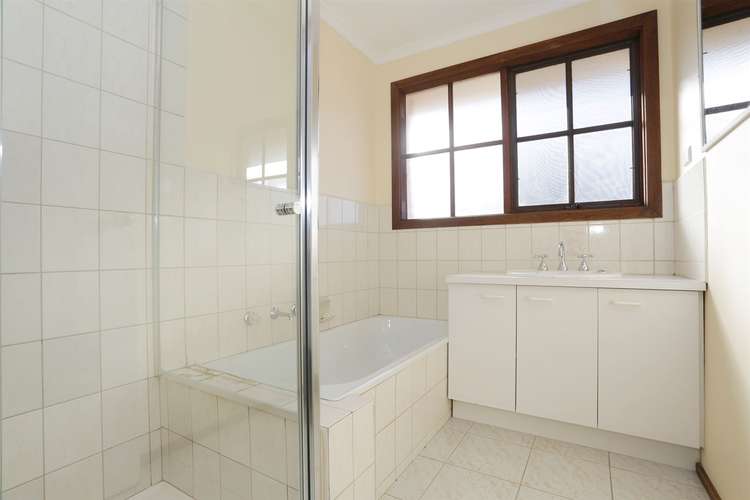 Fifth view of Homely unit listing, 1/32 Lee Avenue, Mount Waverley VIC 3149