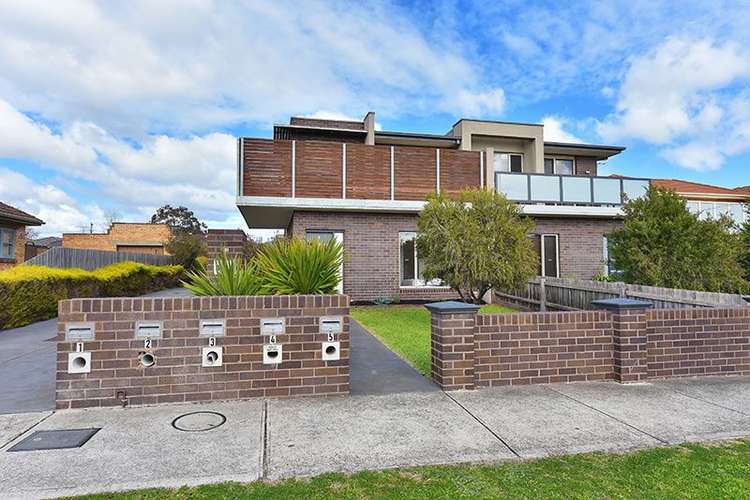 Main view of Homely townhouse listing, 1/27 Kenilworth Street, Reservoir VIC 3073