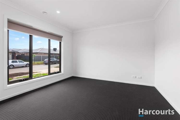 Fifth view of Homely house listing, 18 Becontree Cres, Strathtulloh VIC 3338