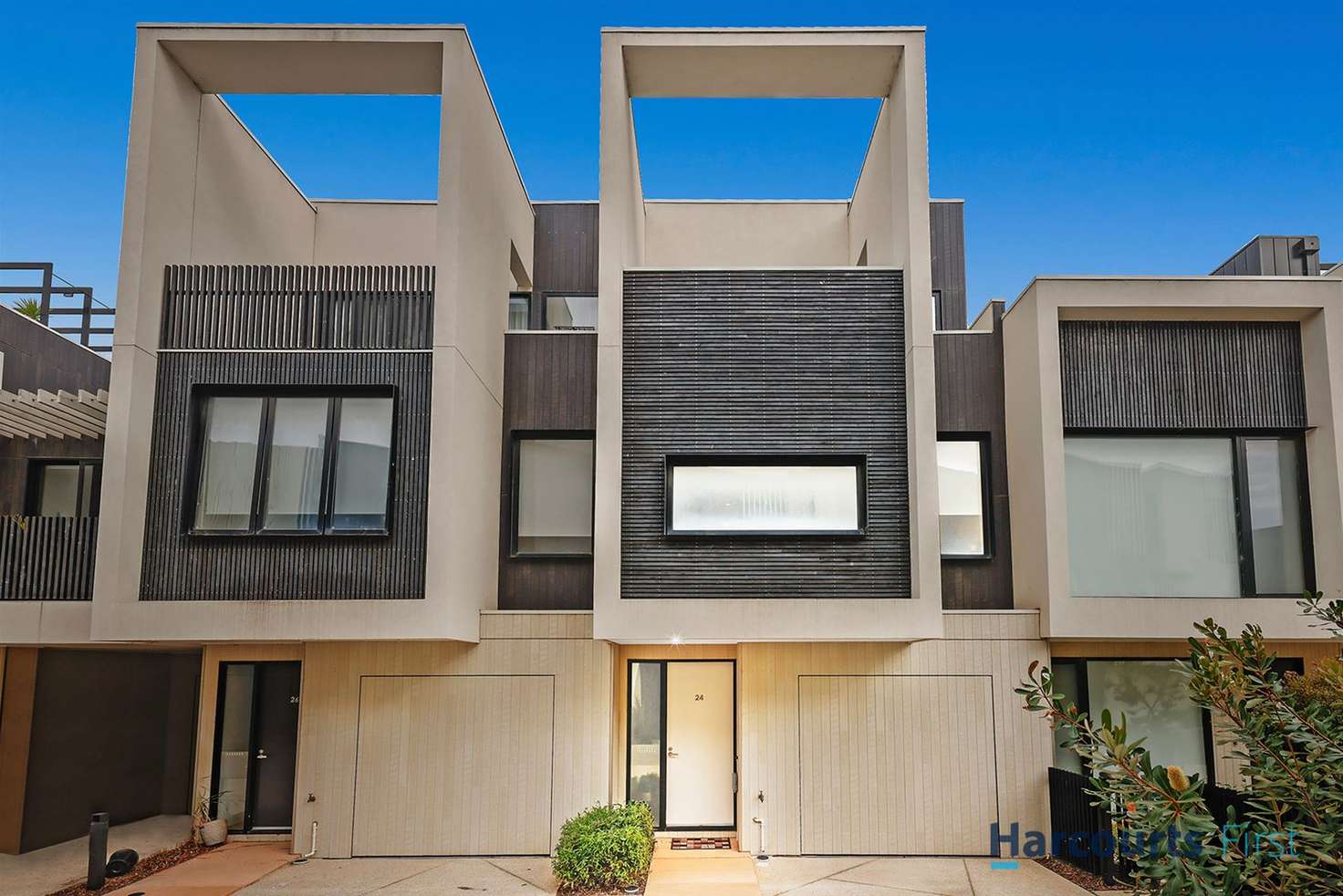 Main view of Homely townhouse listing, 24 Kokoda Place, Mordialloc VIC 3195