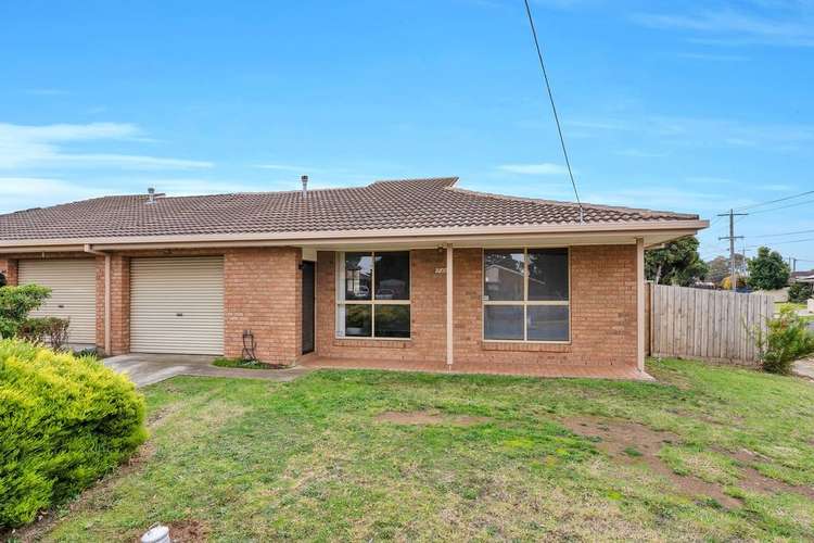 Main view of Homely unit listing, 2/17 Westminster Drive, Werribee VIC 3030