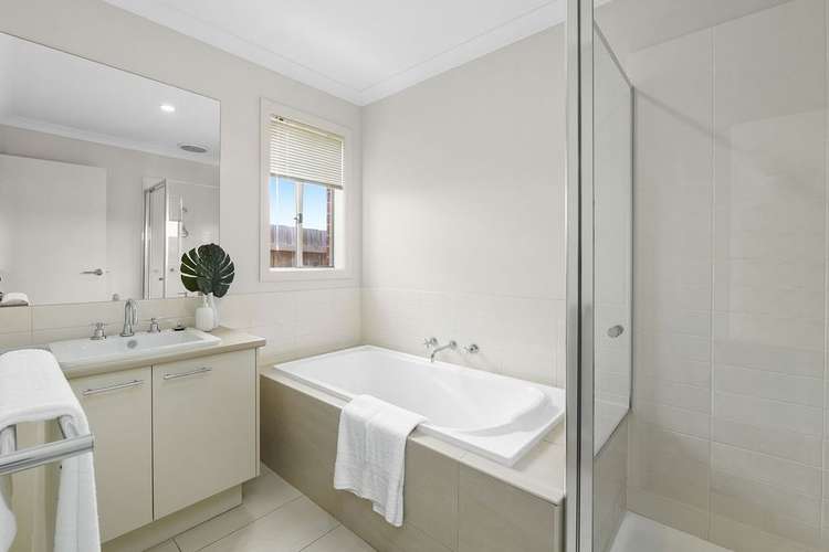 Fifth view of Homely unit listing, 2/10 Oriondo Way, Marshall VIC 3216