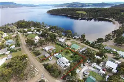 15 Cray Point Parade, Eggs And Bacon Bay TAS 7112