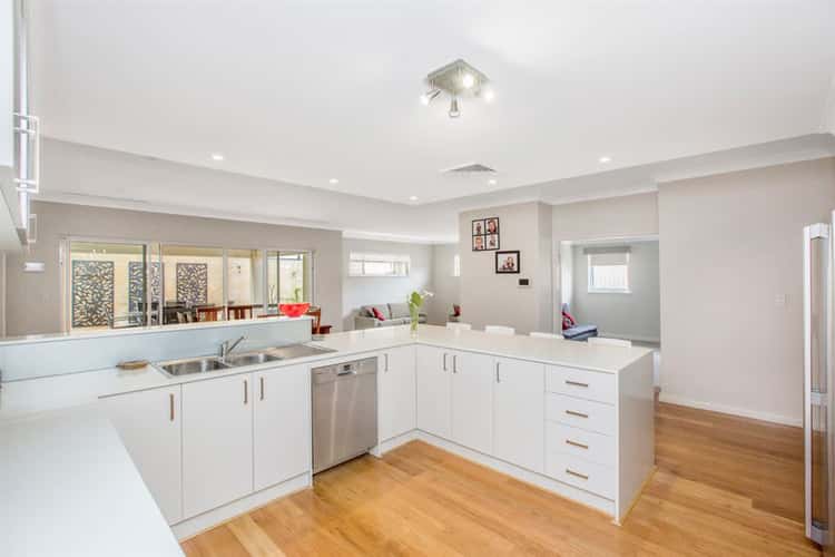 Sixth view of Homely house listing, 31 Descanso Loop, Aubin Grove WA 6164
