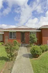 4/5 Waverly Avenue