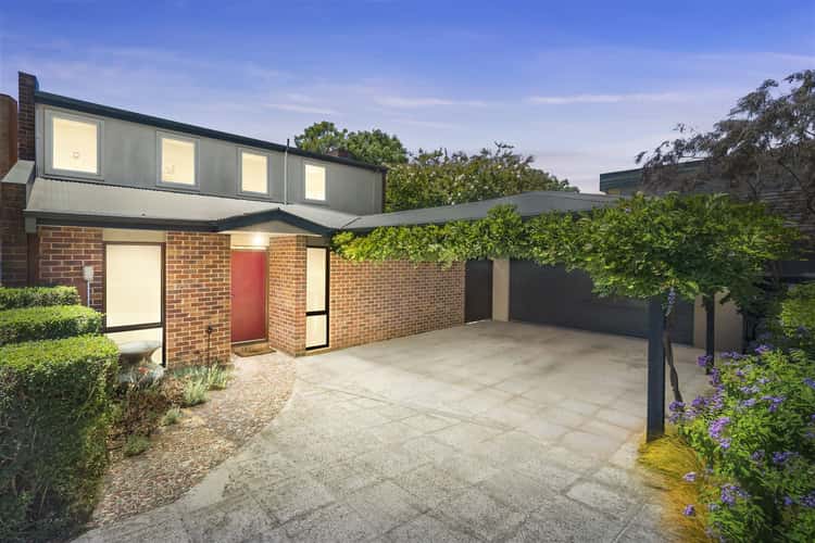 25 Feathertop Chase, Burwood East VIC 3151