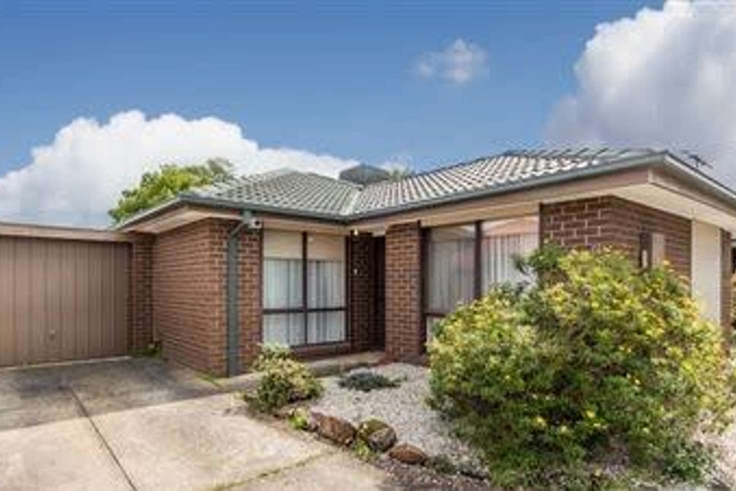 Main view of Homely unit listing, 2/9 Alexander Street, Cranbourne VIC 3977
