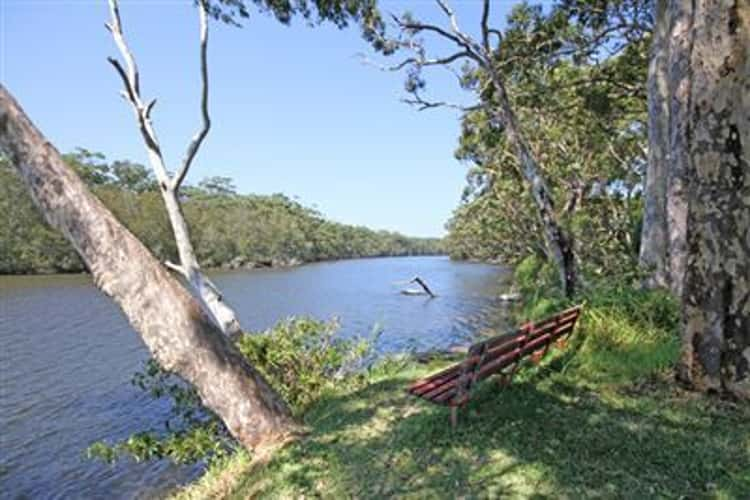 26 Princes Highway, Lake Tabourie NSW 2539