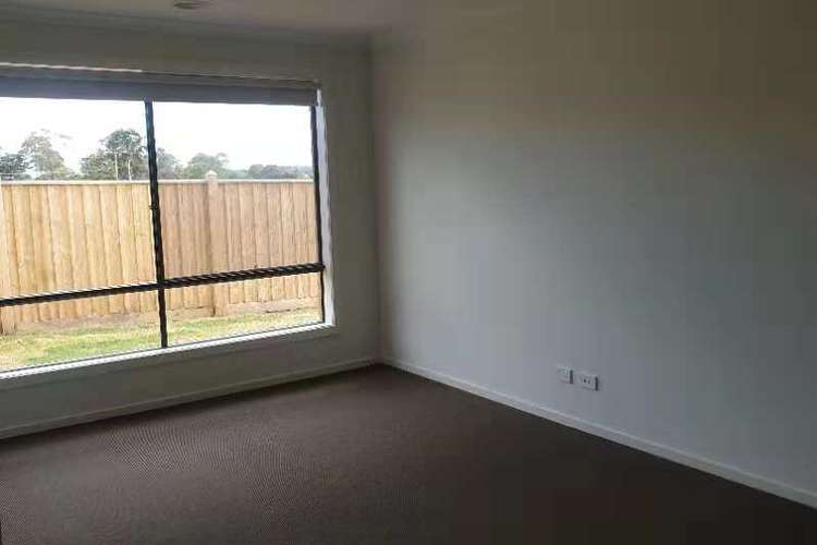 Third view of Homely house listing, 8 Kingscliff Ave, Clyde VIC 3978