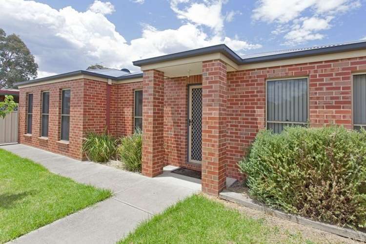 Main view of Homely townhouse listing, 2/62 Wigg Street, Wodonga VIC 3690