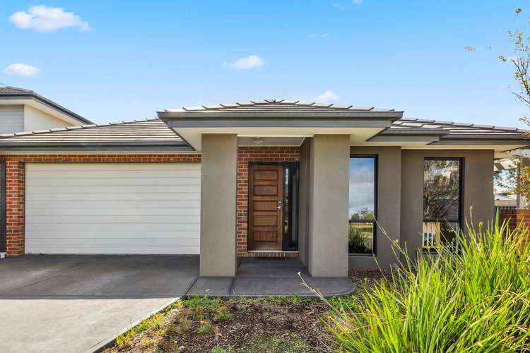 Main view of Homely house listing, 8 Bellsquarry Avenue, Cranbourne East VIC 3977