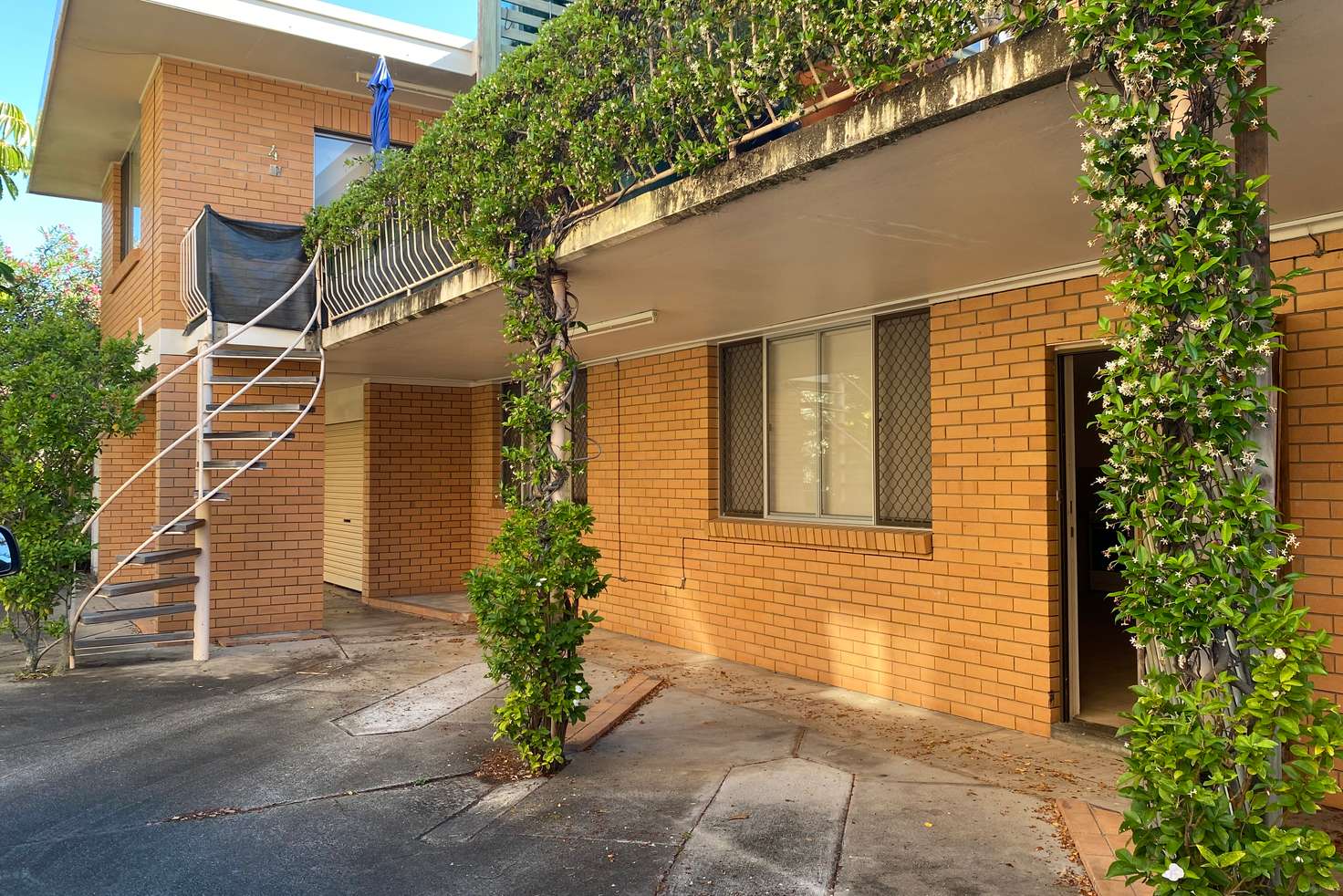 Main view of Homely unit listing, 2/8 Kalyan Street, Chevron Island QLD 4217