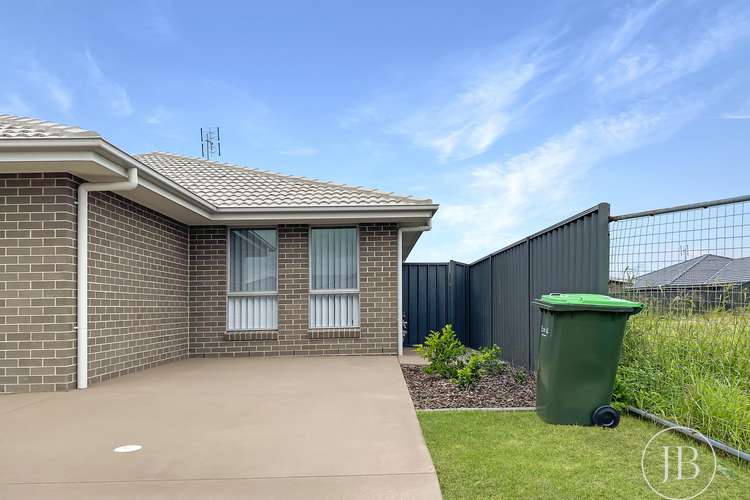 Main view of Homely semiDetached listing, 2/33 Undercliff Street, Cliftleigh NSW 2321