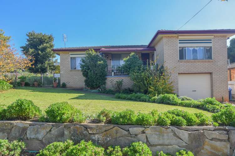 1 Crichton Crescent, Young NSW 2594