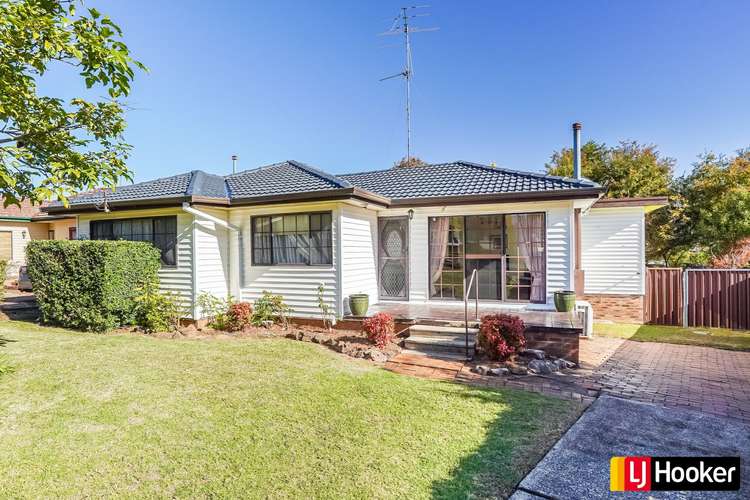 27 Hoddle Avenue, Bradbury NSW 2560