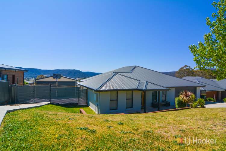 13 Hillcrest Avenue, Lithgow NSW 2790