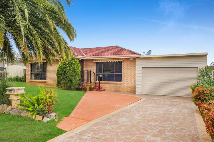 8 campbell close, Minto NSW 2566
