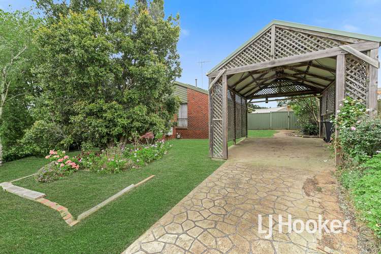 8 Paramount Way, Pakenham VIC 3810