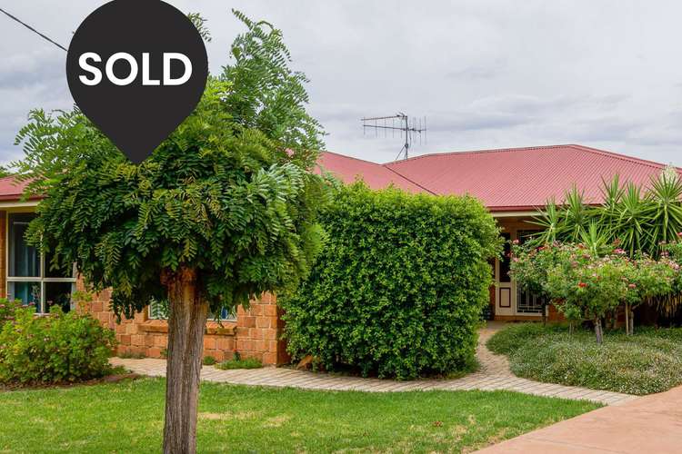 105 Wattle Crescent, Narromine NSW 2821