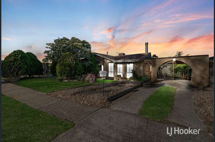 4 Chelmsford Way, Melton West VIC 3337