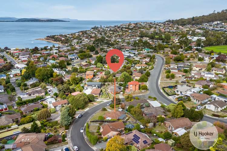 2 Calder Crescent, Blackmans Bay TAS 7052