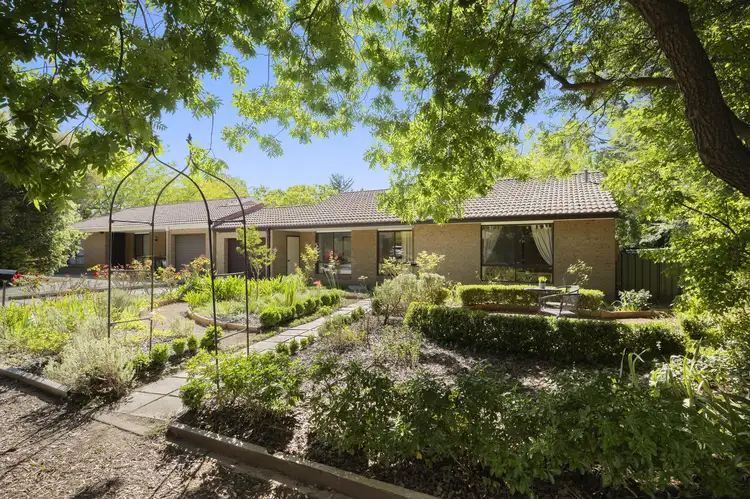 72 Twelvetrees Crescent