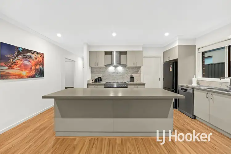 Fifth view of Homely house listing, 39 Zermatt Loop, Pakenham VIC 3810