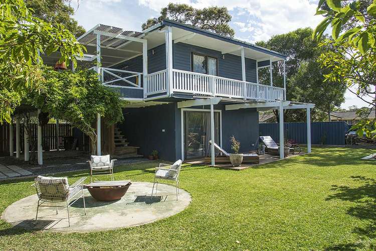 27 Edgewater Avenue, Sussex Inlet NSW 2540