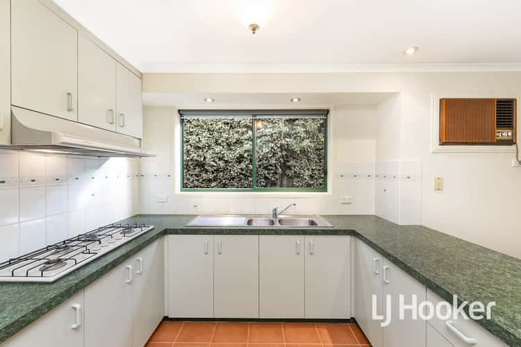 Fifth view of Homely house listing, 8 Mcgill Court, Pakenham VIC 3810
