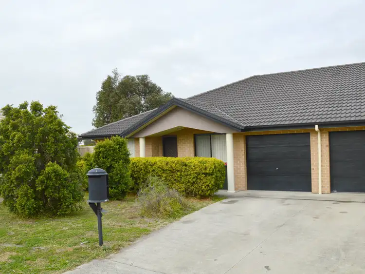 2/4 Drury Close, Singleton NSW 2330