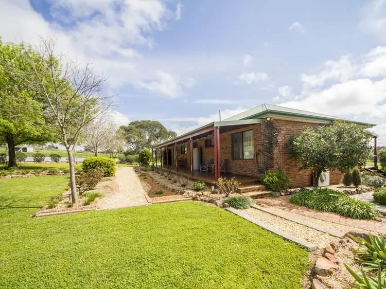 169 Square Road, Canowindra NSW 2804