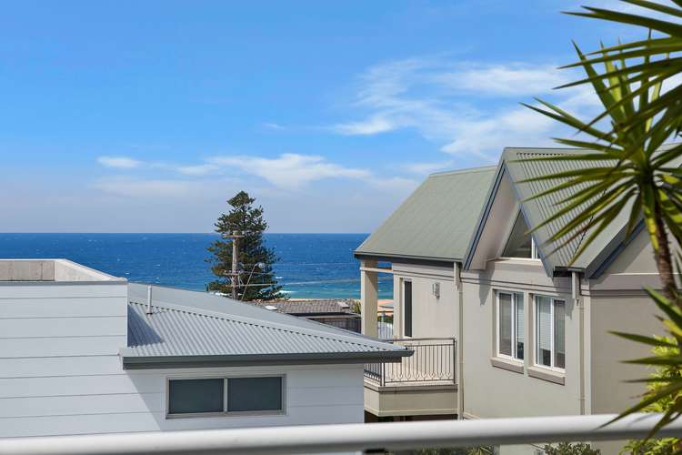 Main view of Homely townhouse listing, 2/124A Ocean View Drive, Wamberal NSW 2260