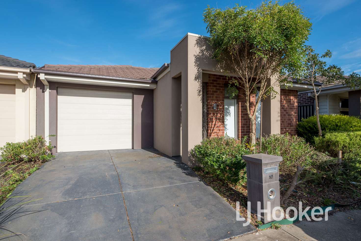 Main view of Homely house listing, 10 Hestia Avenue, Cranbourne West VIC 3977