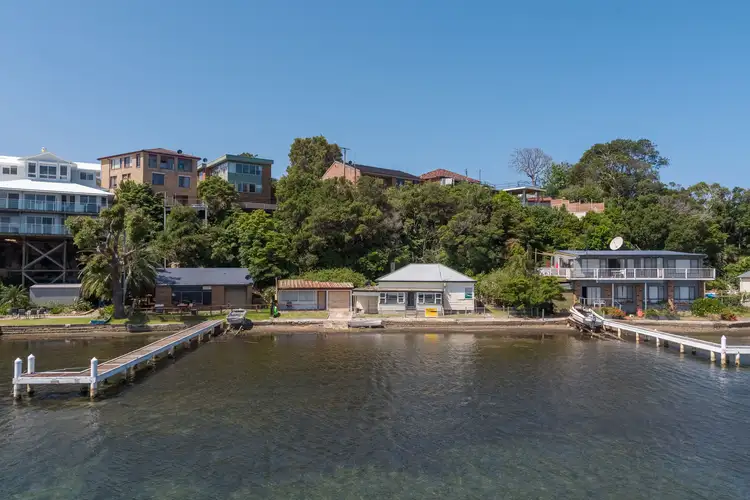186 Marks Point Road, Marks Point NSW 2280