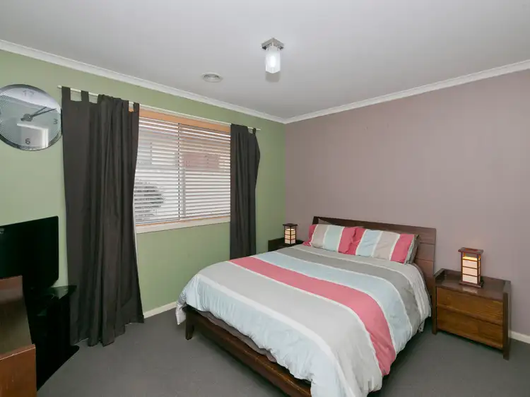 Sixth view of Homely house listing, 2 Hanrahan Crescent, Dunlop ACT 2615