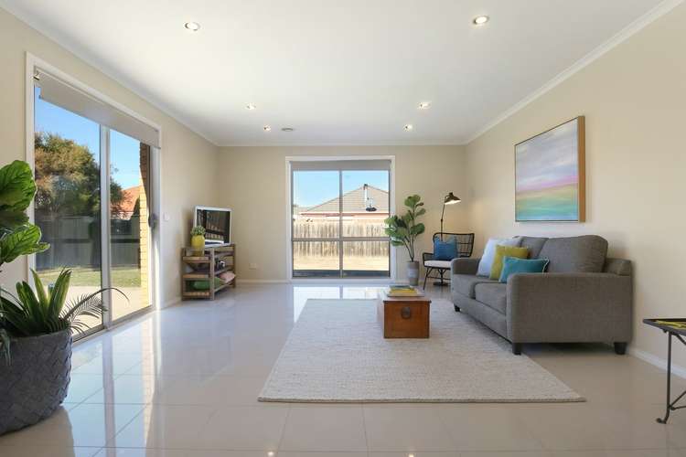 Fifth view of Homely house listing, 4 Luxor Close, South Morang VIC 3752