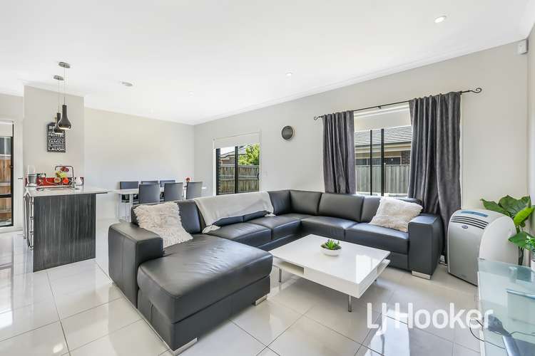 Fourth view of Homely house listing, 3 Copernicus Circuit, Cranbourne West VIC 3977