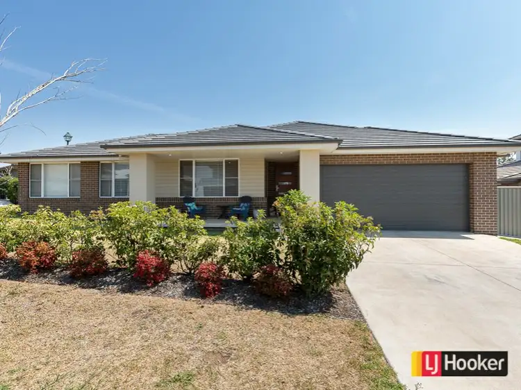 Main view of Homely house listing, 19 Peak Drive, Hillvue NSW 2340