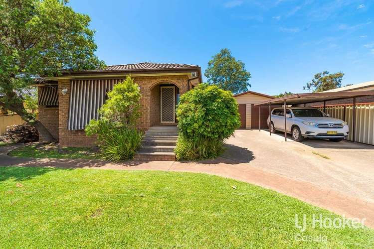 215 Copperfield Drive, Rosemeadow NSW 2560