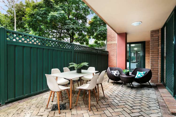 Main view of Homely unit listing, 2/2-26 Wattle Cr, Pyrmont NSW 2009