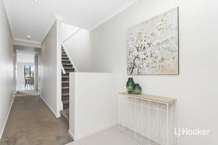 Second view of Homely house listing, 85 Broadbeach Circuit, Sanctuary Lakes VIC 3030