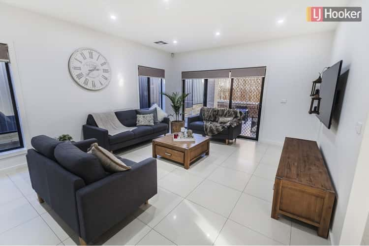 Fifth view of Homely house listing, 8 Style Way, Craigieburn VIC 3064