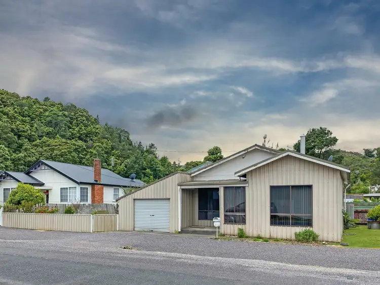 2 Darling Street