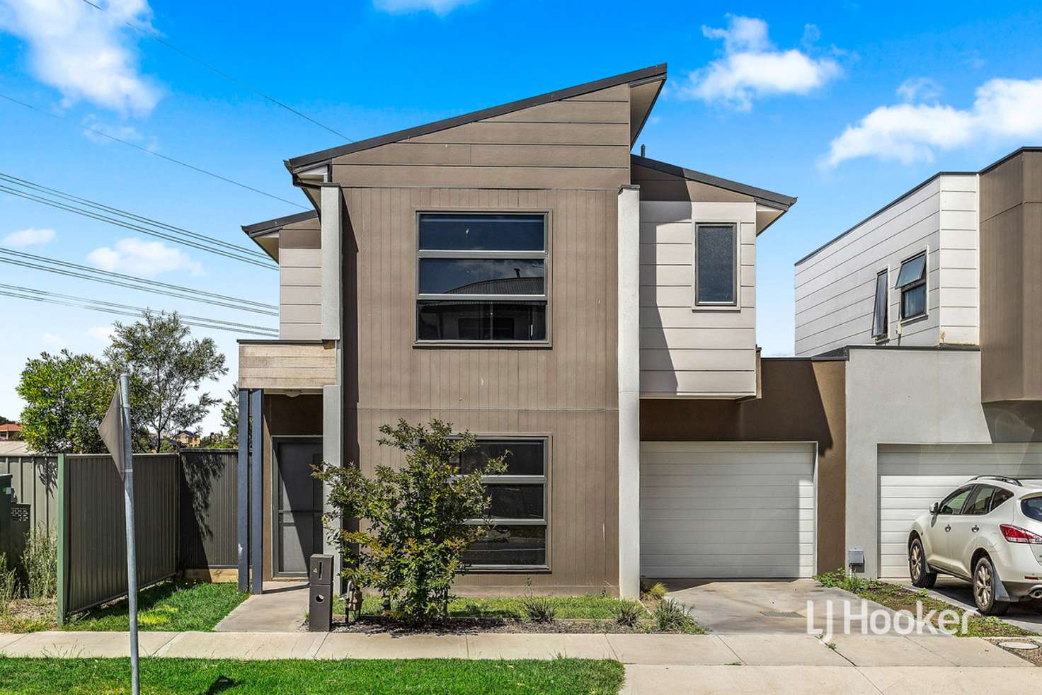 Main view of Homely townhouse listing, 4 Everglade Crescent, Roxburgh Park VIC 3064